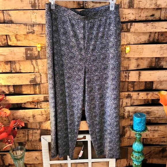 Wide Leg & Fun Print ❣️ - Picture 1 of 5